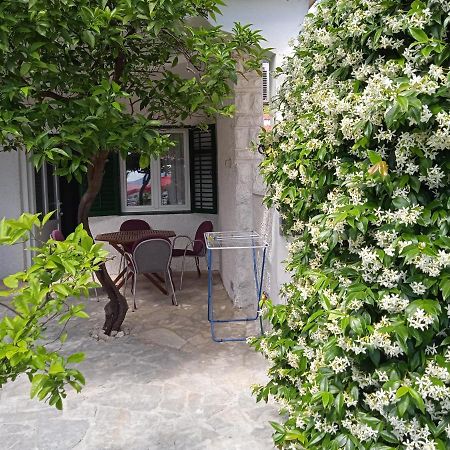 Harbour-Side Apartment With Beautiful Terrace Podgora Exterior photo