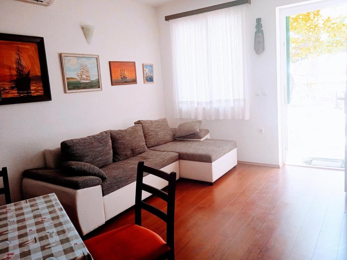 Harbour-Side Apartment With Beautiful Terrace Podgora Exterior photo